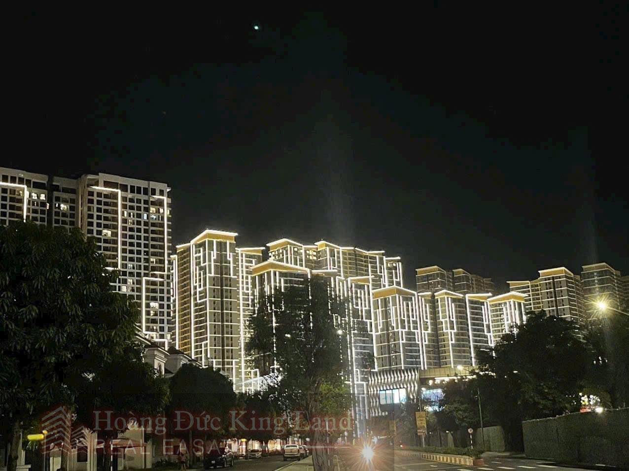 Căn hộ Glory Heights Vinhomes Grand Park test đèn led mặt ngoài